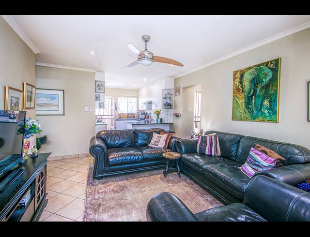 3 BEDROOM TOWNHOUSE FOR SALE IN HONEYDEW MANOR